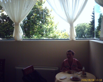 200608081318 00118