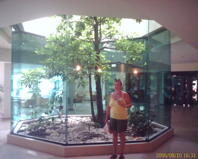 200608101631 00135
